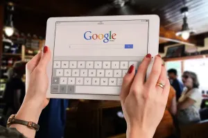 Usuwanie opinii Google